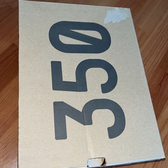 adidas men’s Yeezy Boost 350 V2 Beluga reflective Youth or men’s Size 6 - Picture 16 of 16